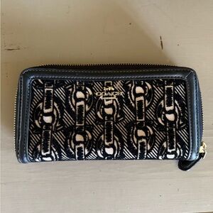 Like New Coach Black and Cream Wallet